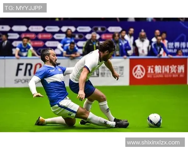 李亚与足球明星的传奇故事:从绿茵场到人生巅峰的奋斗历程 李亚与足球明星的传奇故事:从绿茵场到人生巅峰的奋斗历程